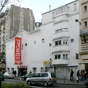 https://appartement-avec-patio-deux-pas-du-sacr-cur.fr-paris.fr