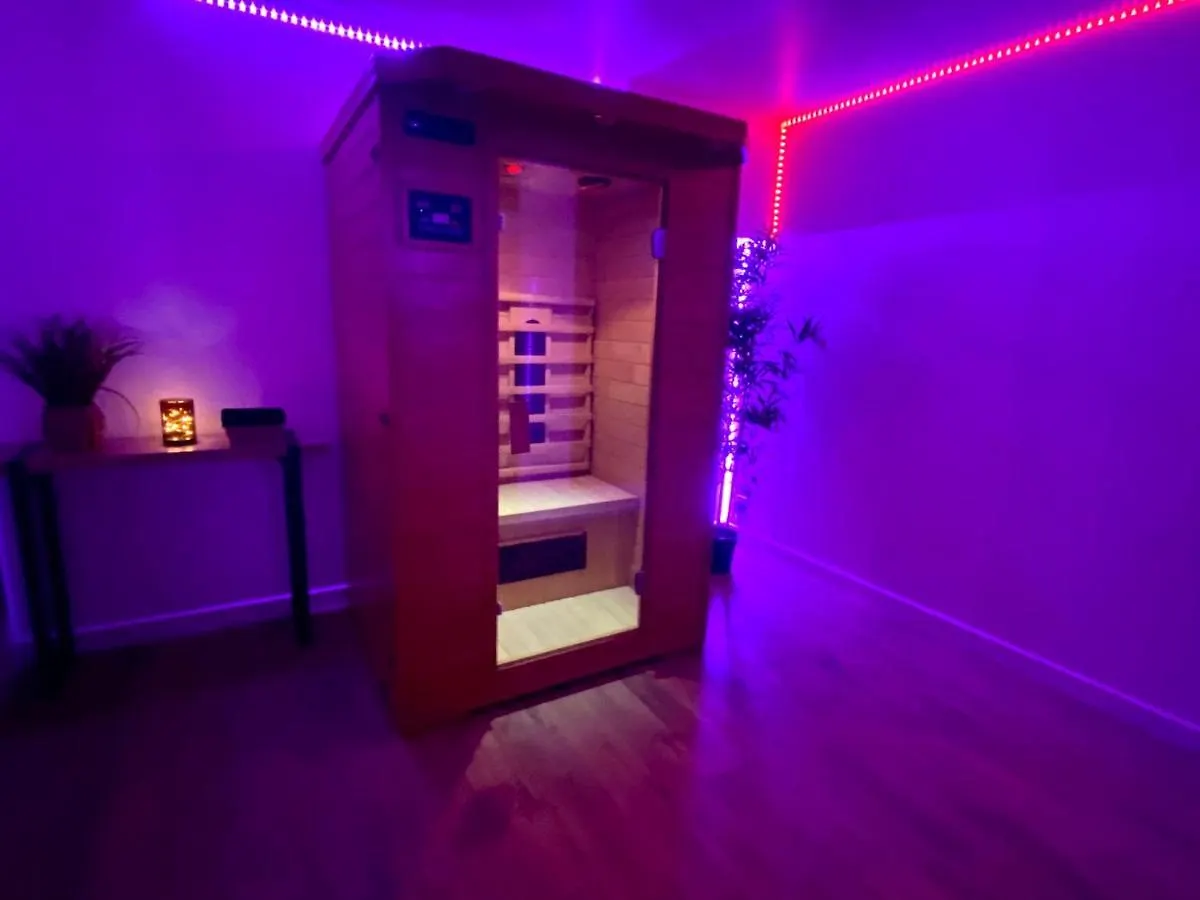 Cosy & Spa Appartement Luxe Jacuzzi Sauna Suite Cristal Avignon 0*,  France
